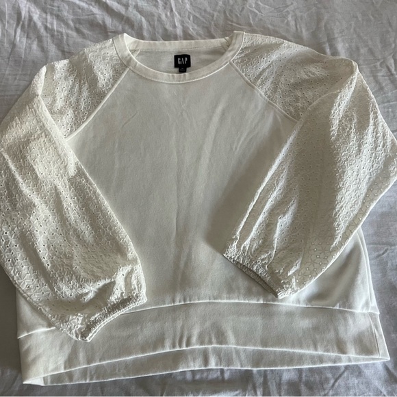 Gap Relaxed White Eyelet Crewneck Cotton Sweatshirt Womens Size Medium EUC - Picture 9 of 15